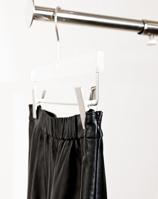 Load image into Gallery viewer, (Pre-order) aalis VALENCIA A line leather skirt (Black)
