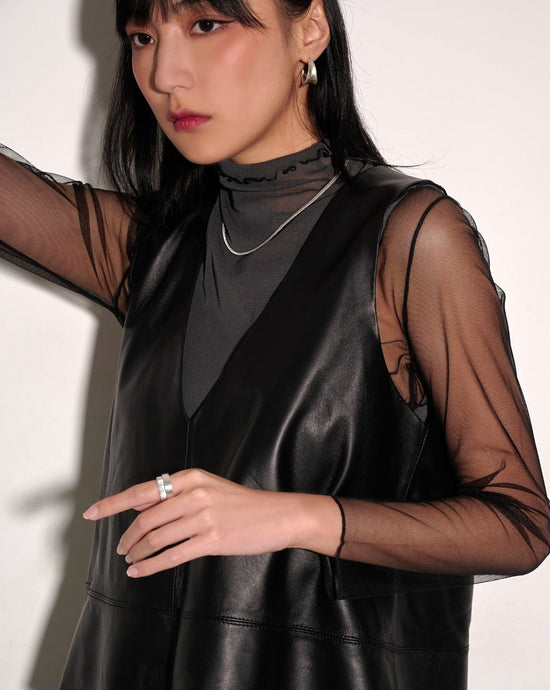 (Pre-order) aalis TEXAS v neck leather top (Black)