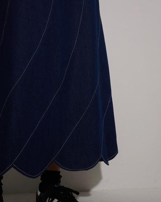 aalis AFRA scallop hem denim skirt (Dark blue)