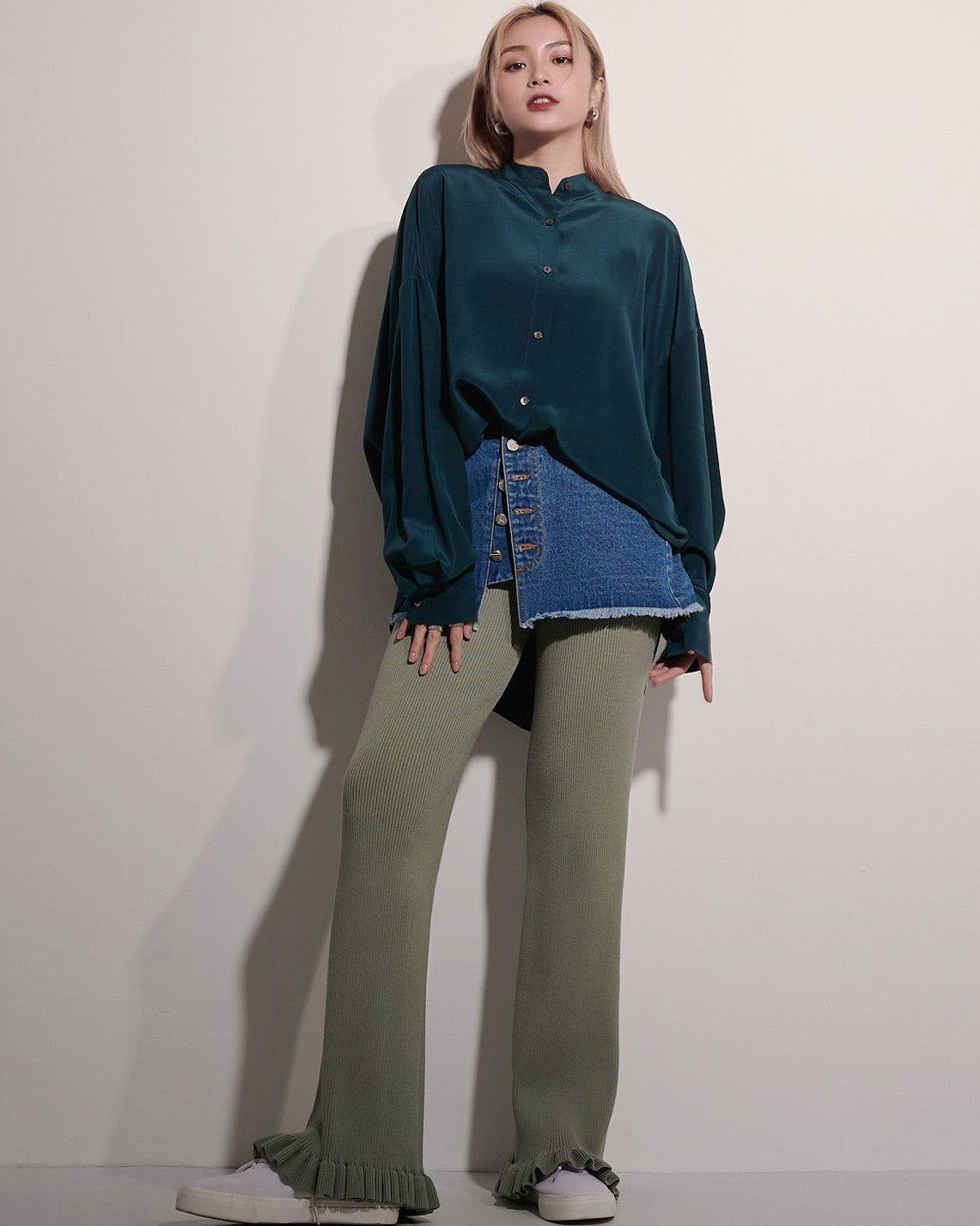 aalis PIONY twisted knot on the back silk shirt (Green)
