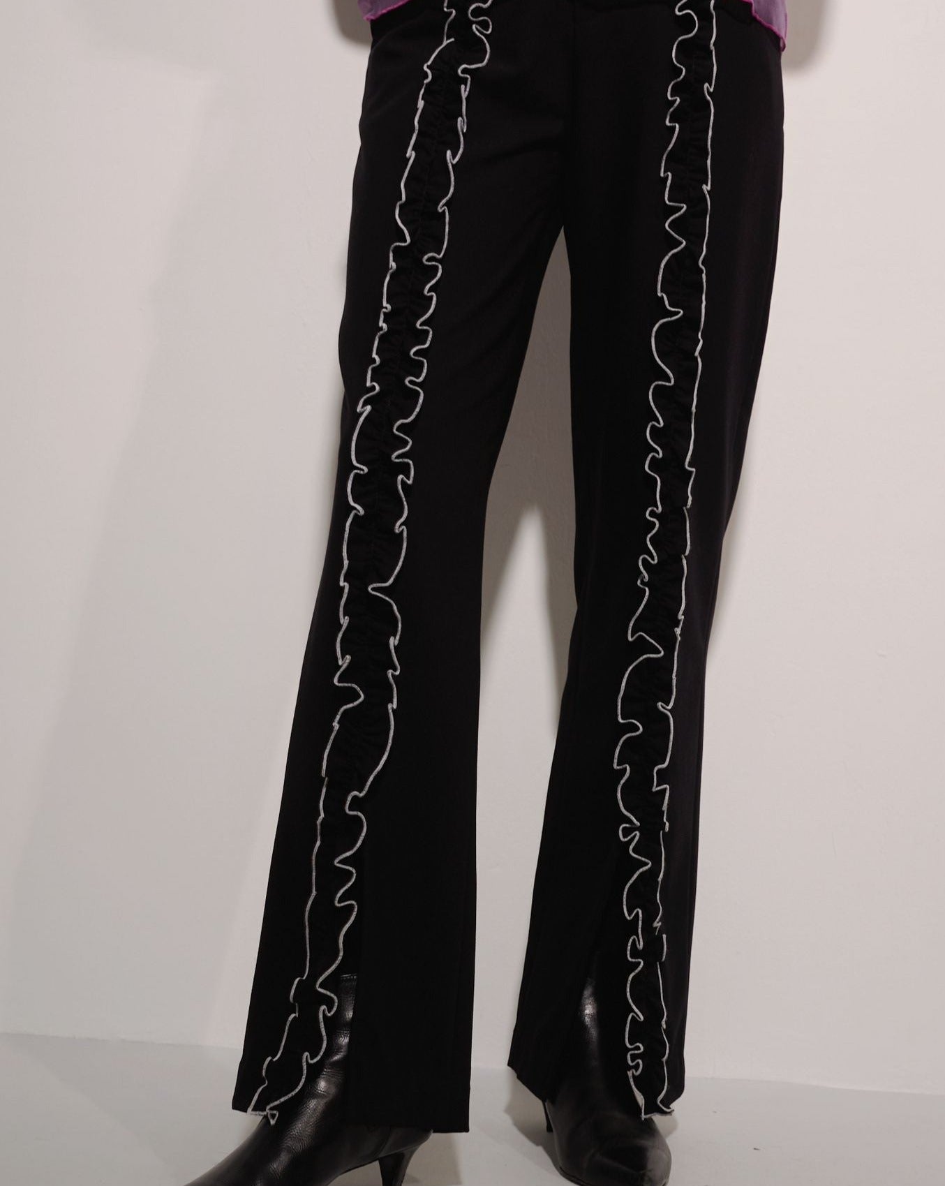aalis ALLORA double ruffles trim detail straight leg pants (Black)