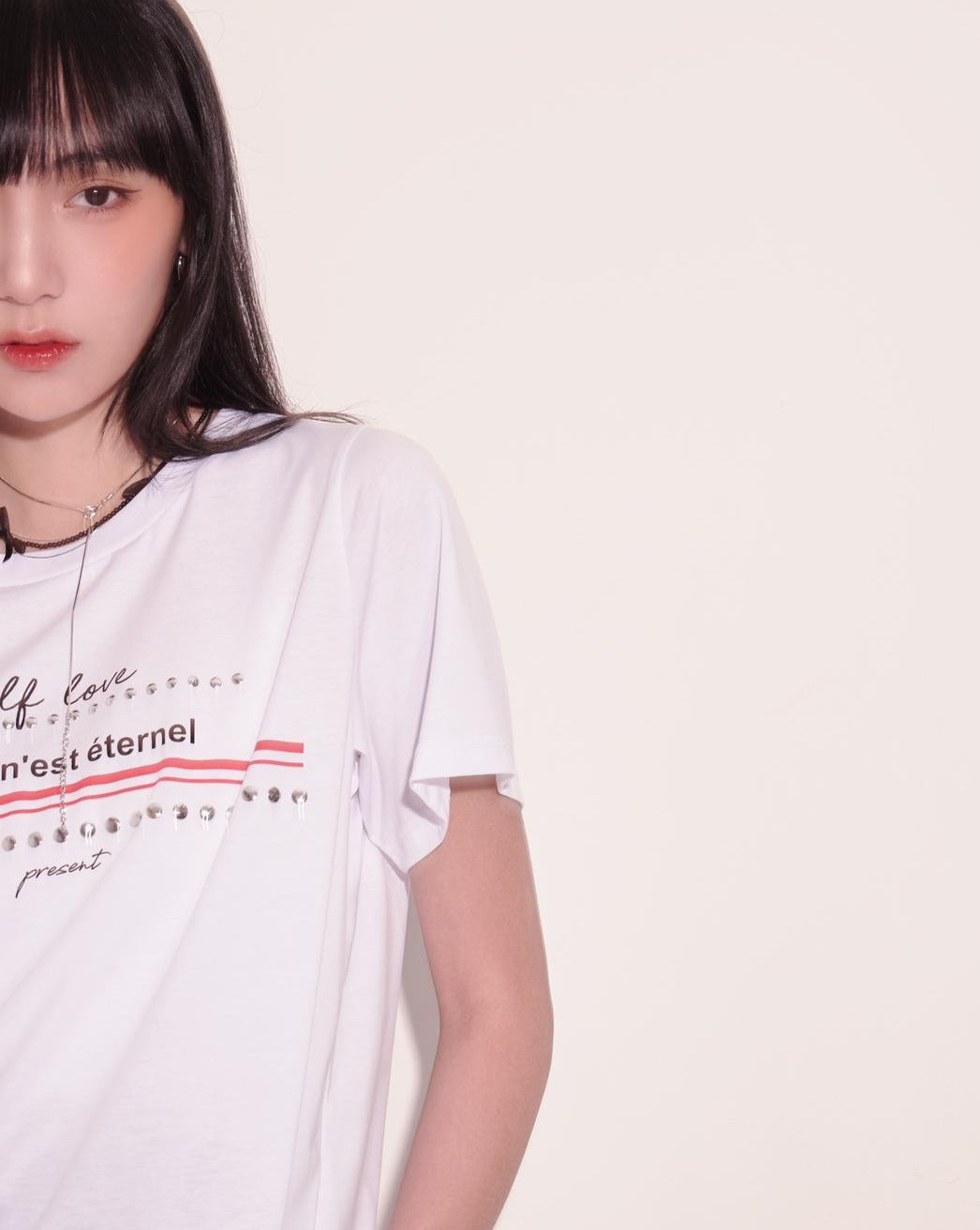 aalis YUNA studded printed SS tee (White)