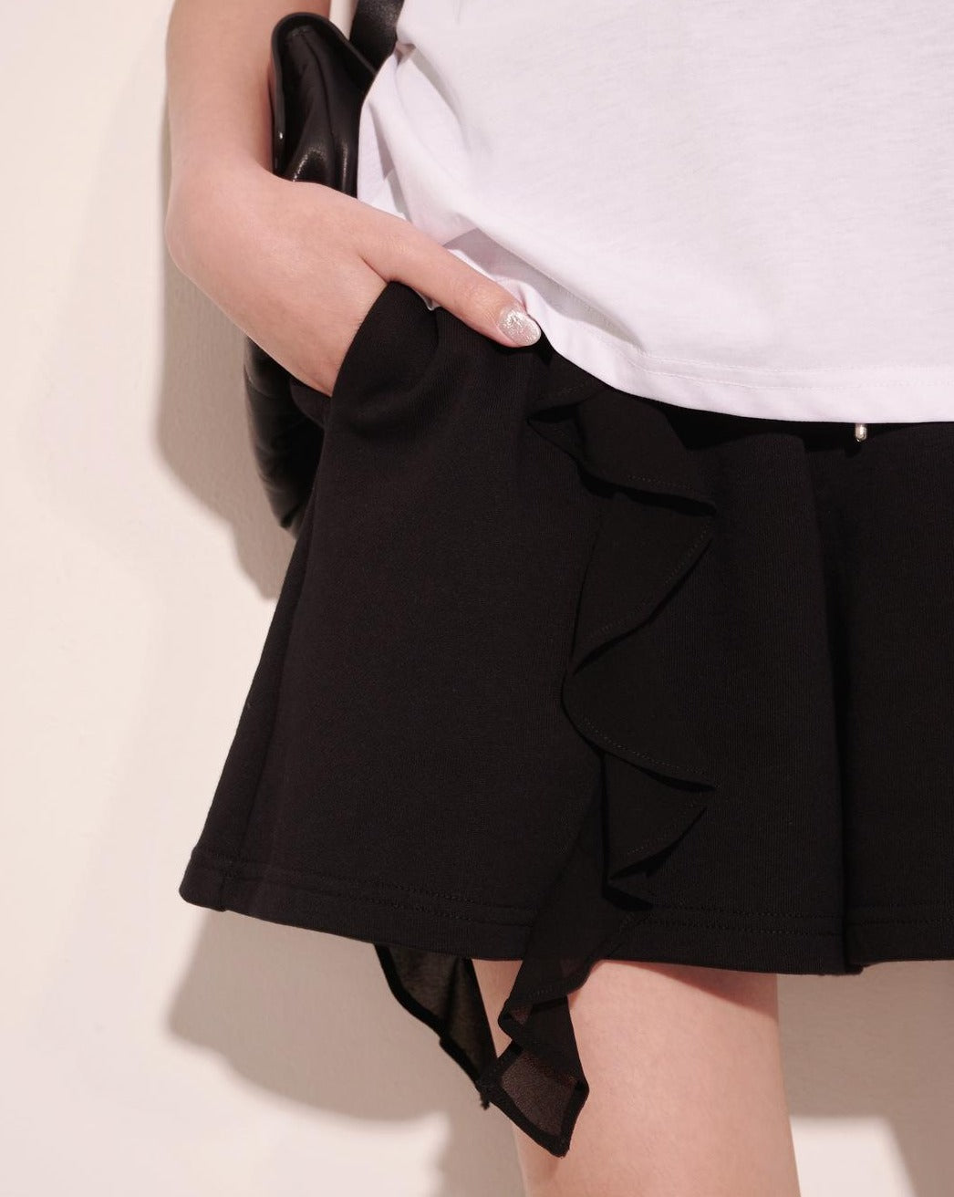 aalis ALANNA chiffon ruffle panel sweat shorts (Black)