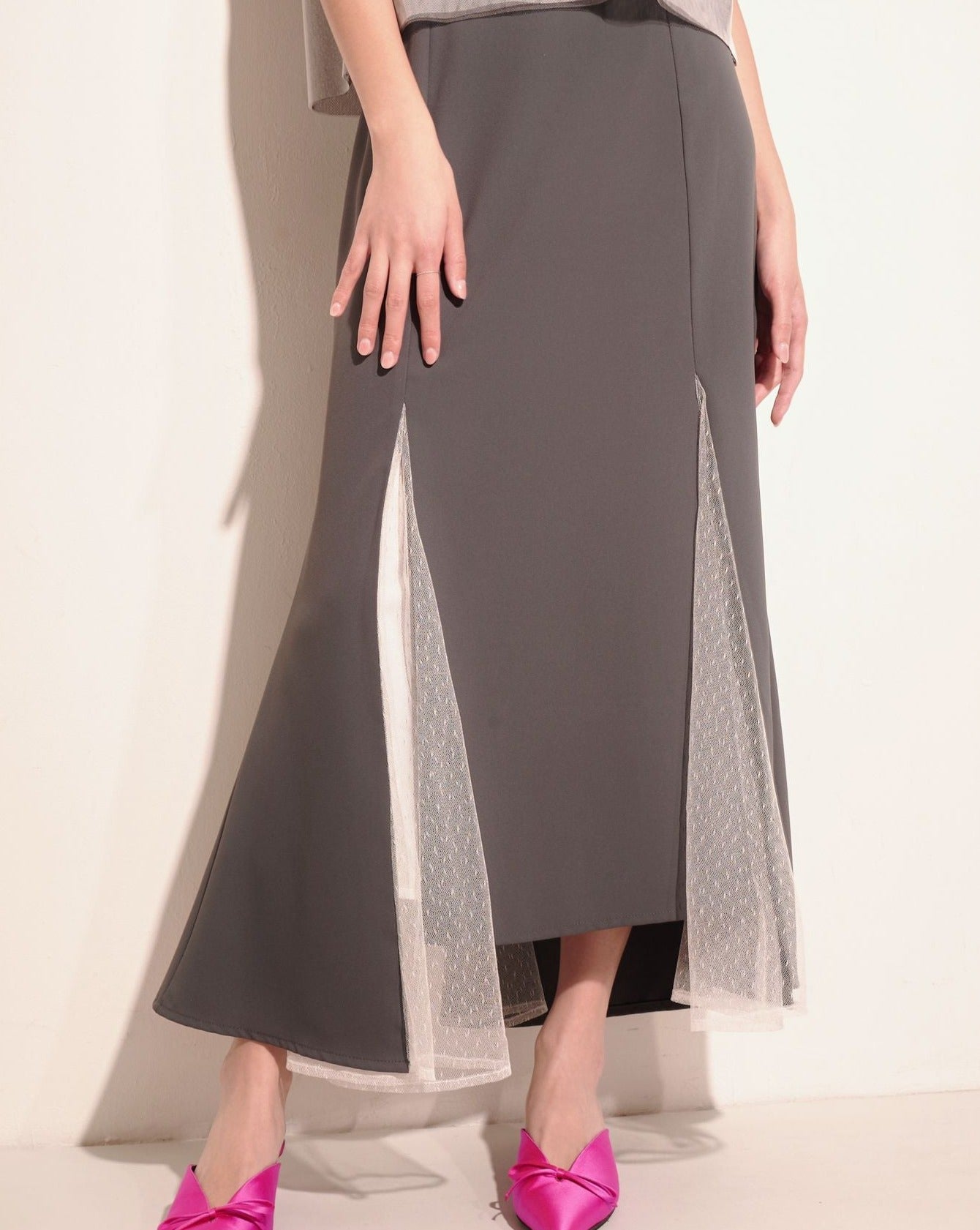 aalis NARI mesh panel fishtail skirt (Charcoal white)