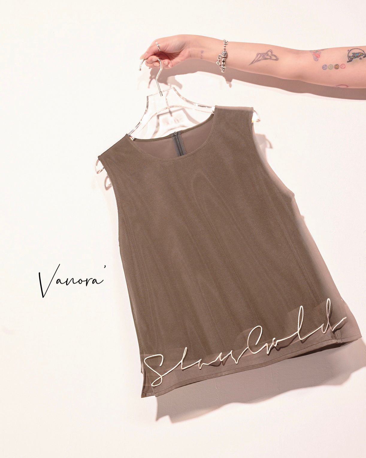 aalis VANORA slogan on hem tank (Dark khaki)