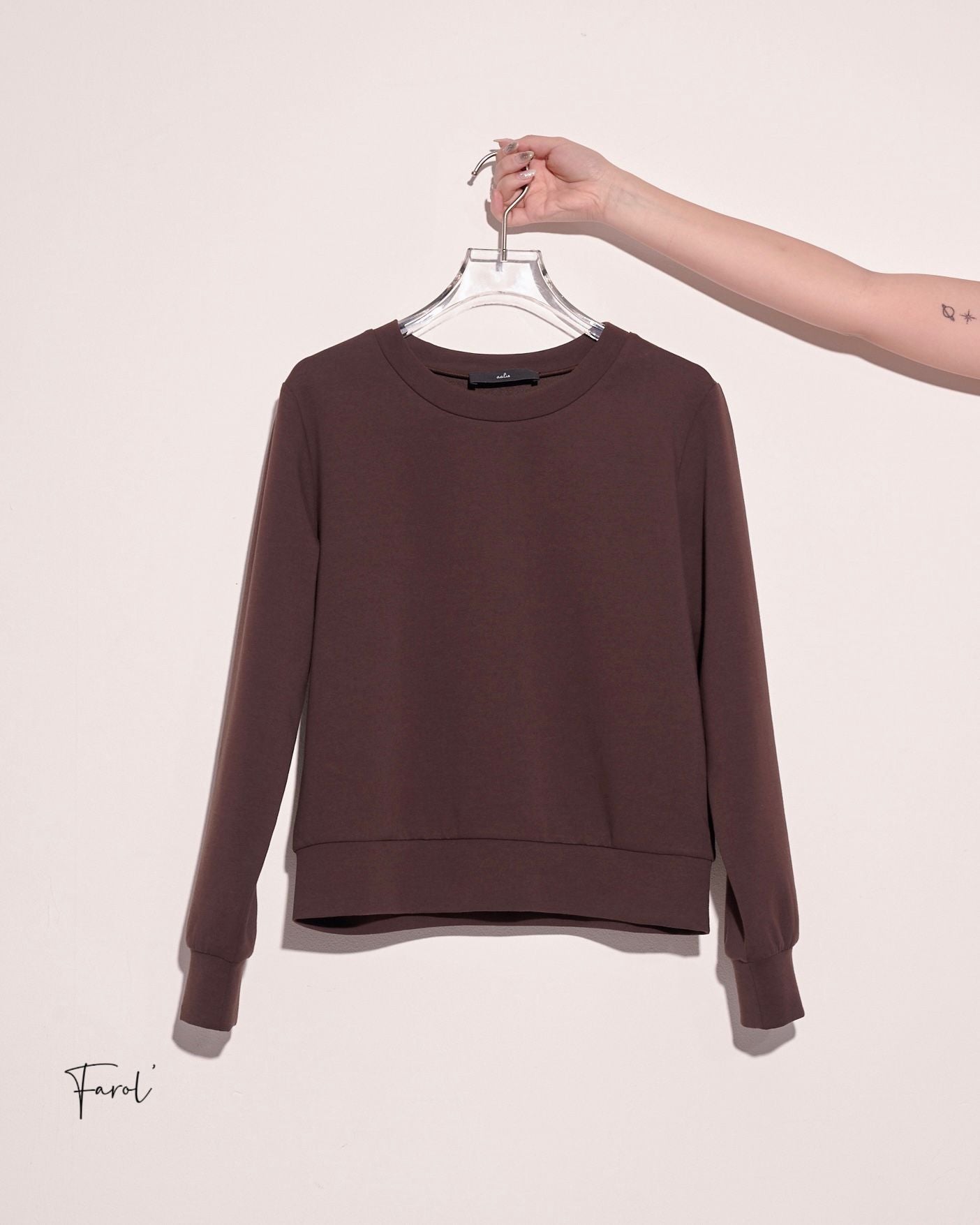 aalis FAROL FW24 sweater w lace patch on elbow (Dark brown)