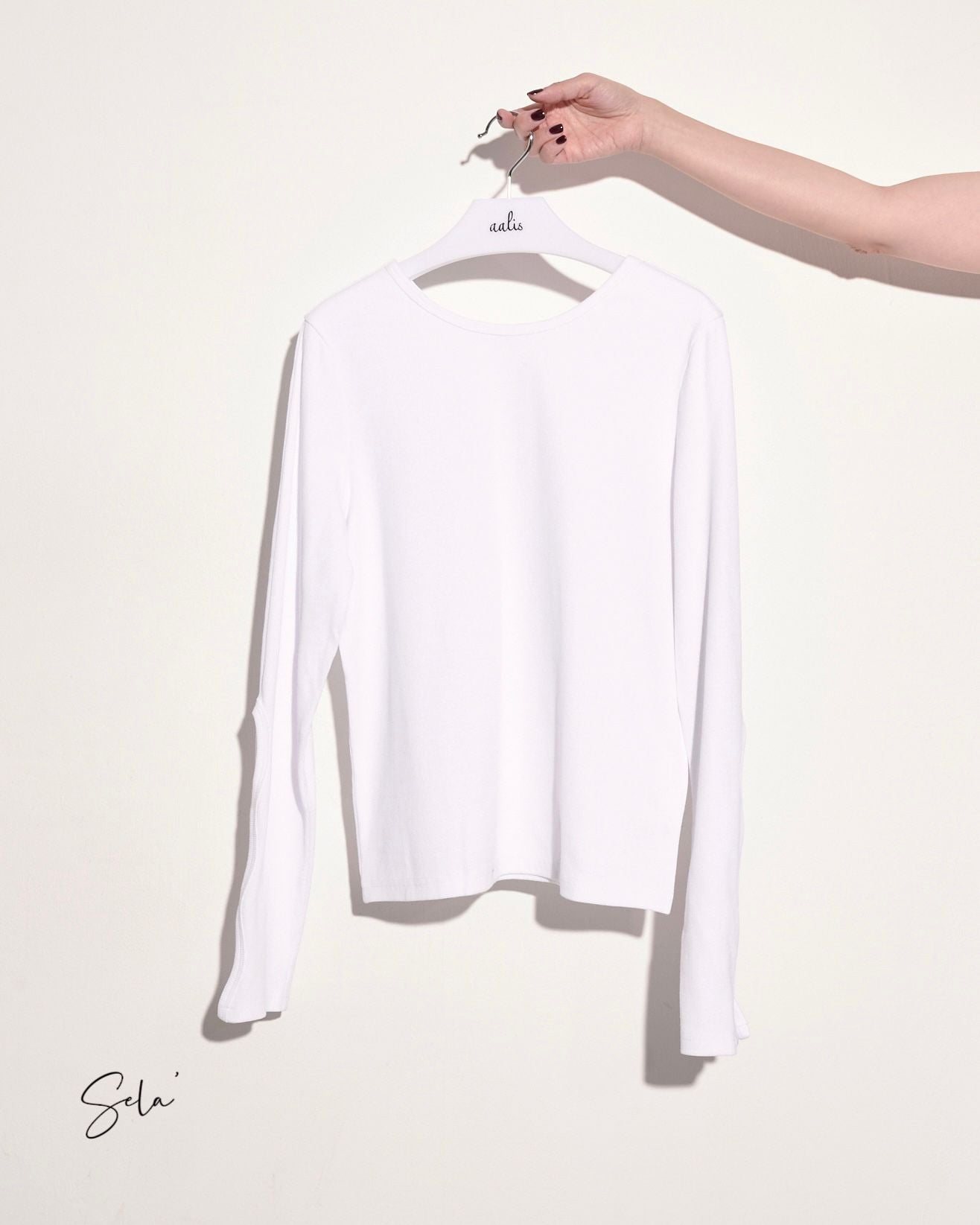 aalis SELA chain keyhole L/S top (White)