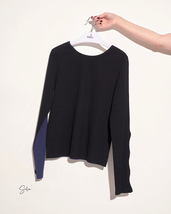 (Pre-order) aalis SELA chain keyhole L/S top (Black navy)