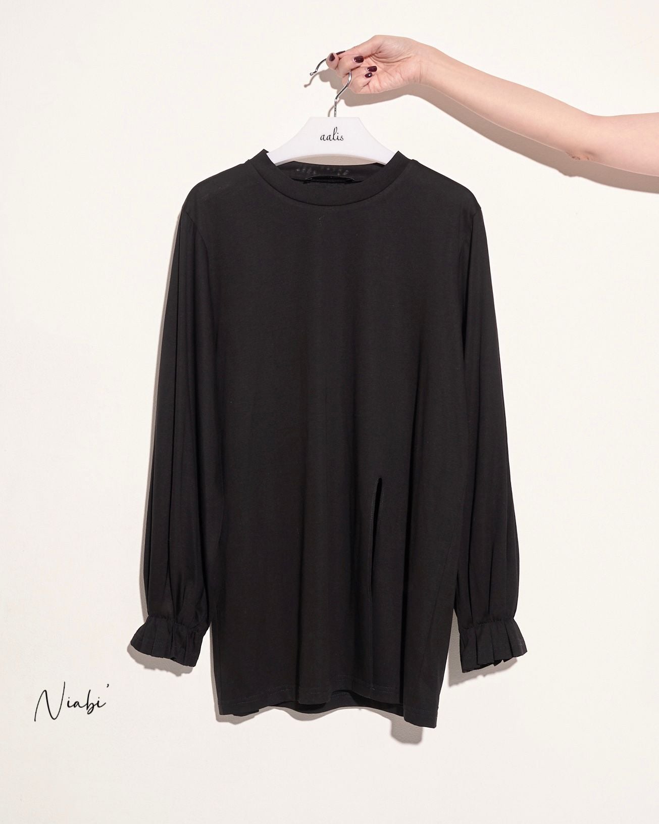 aalis NIABI folded pleats cuff front slit L/S top (Black)