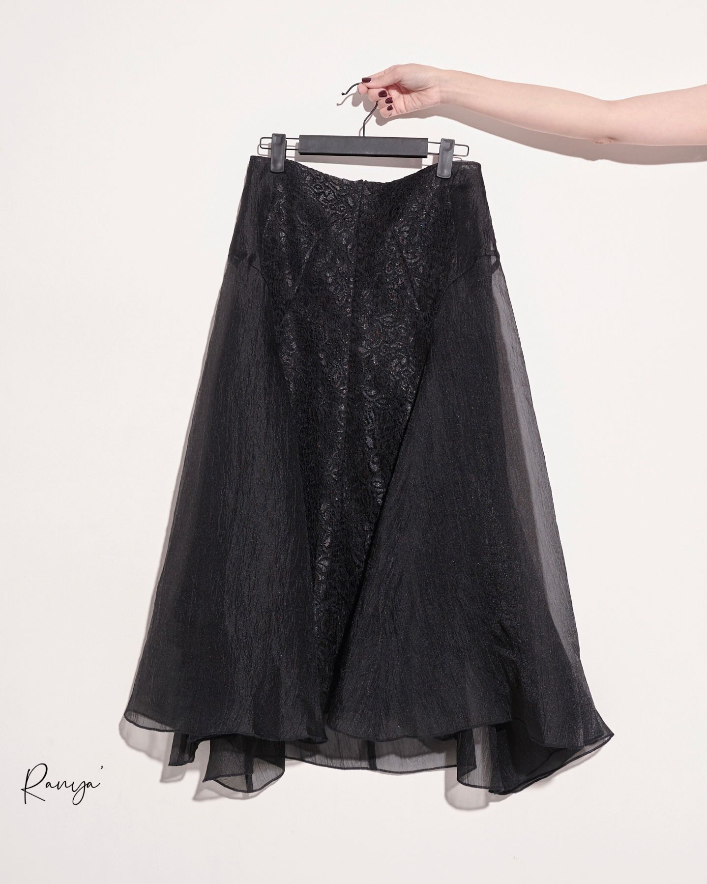 aalis RANYA shiny lace details orgnaza A line skirt (Black)