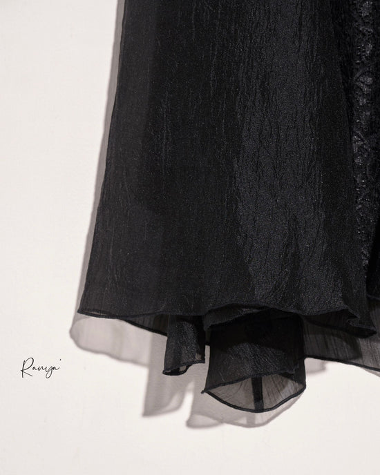 aalis RANYA shiny lace details orgnaza A line skirt (Black)