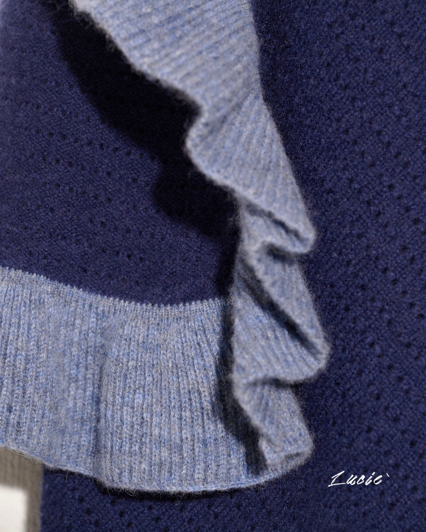 aalis LUCIE FW24 cashmere scarf (Navy mix)