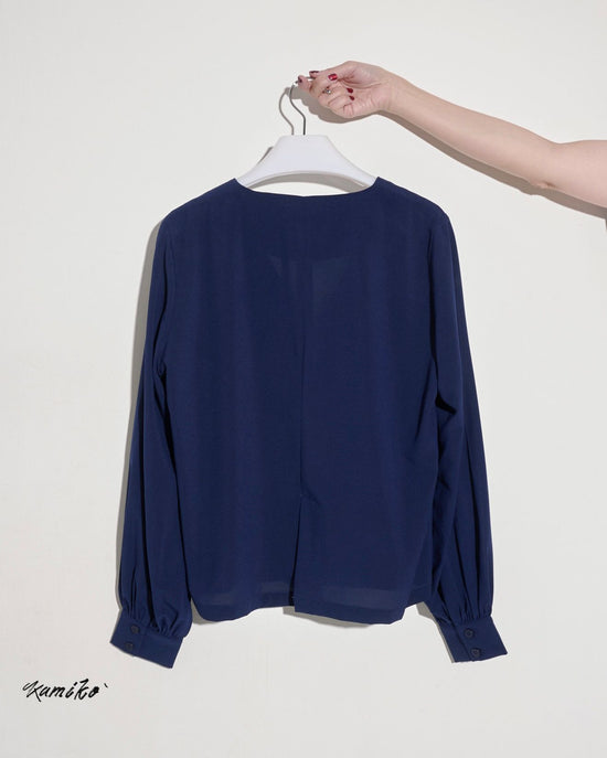 aalis KAMIKO V neck button down L/S blouse (Navy)