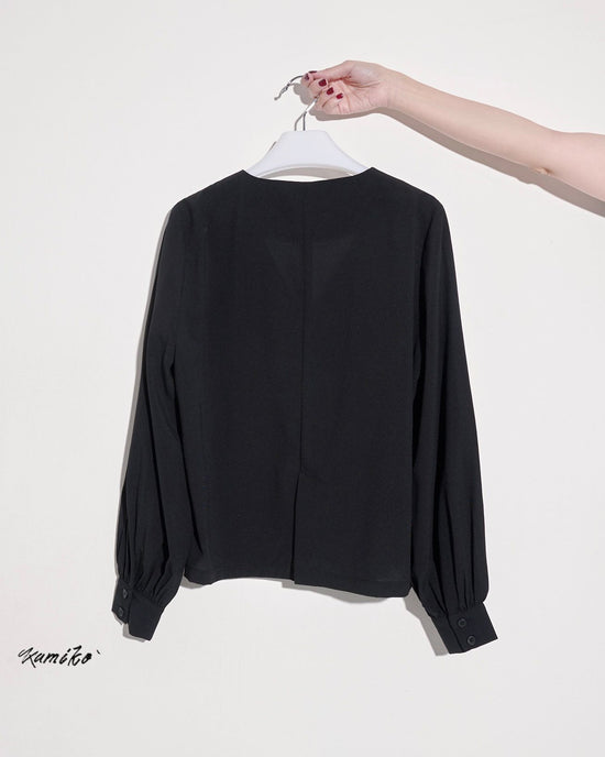 aalis KAMIKO V neck button down L/S blouse (Black)