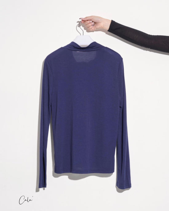 aalis CALA twisted knot on the front L/S top (Navy)