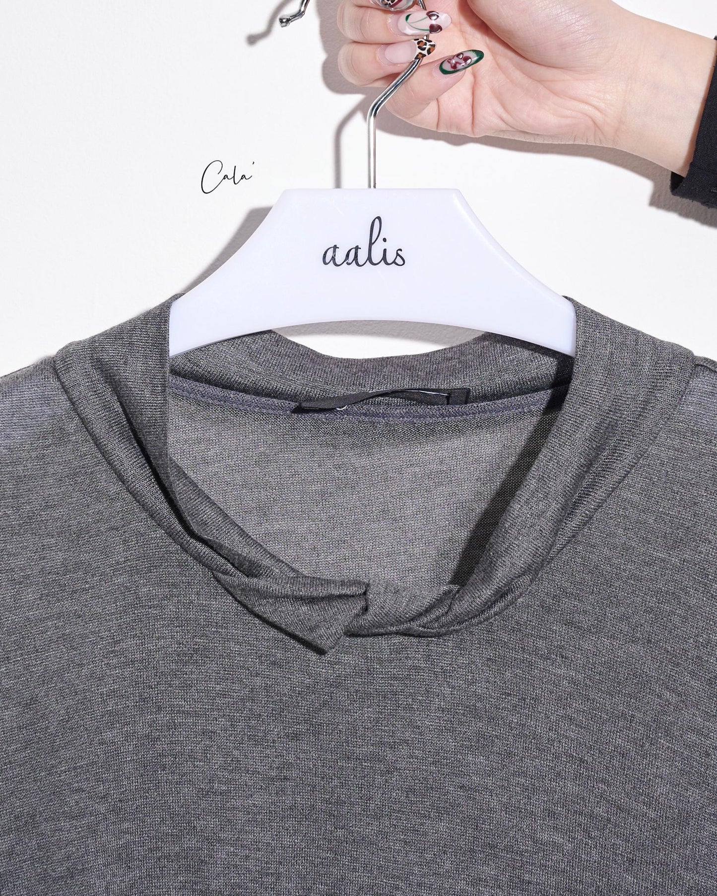 aalis CALA twisted knot on the front L/S top (Grey)