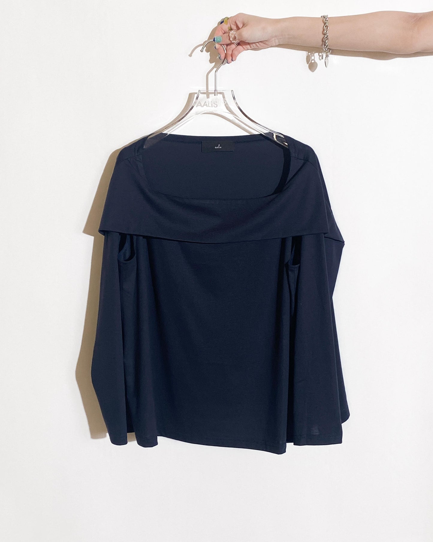 aalis RENI off shoulder knit cape top (Navy)