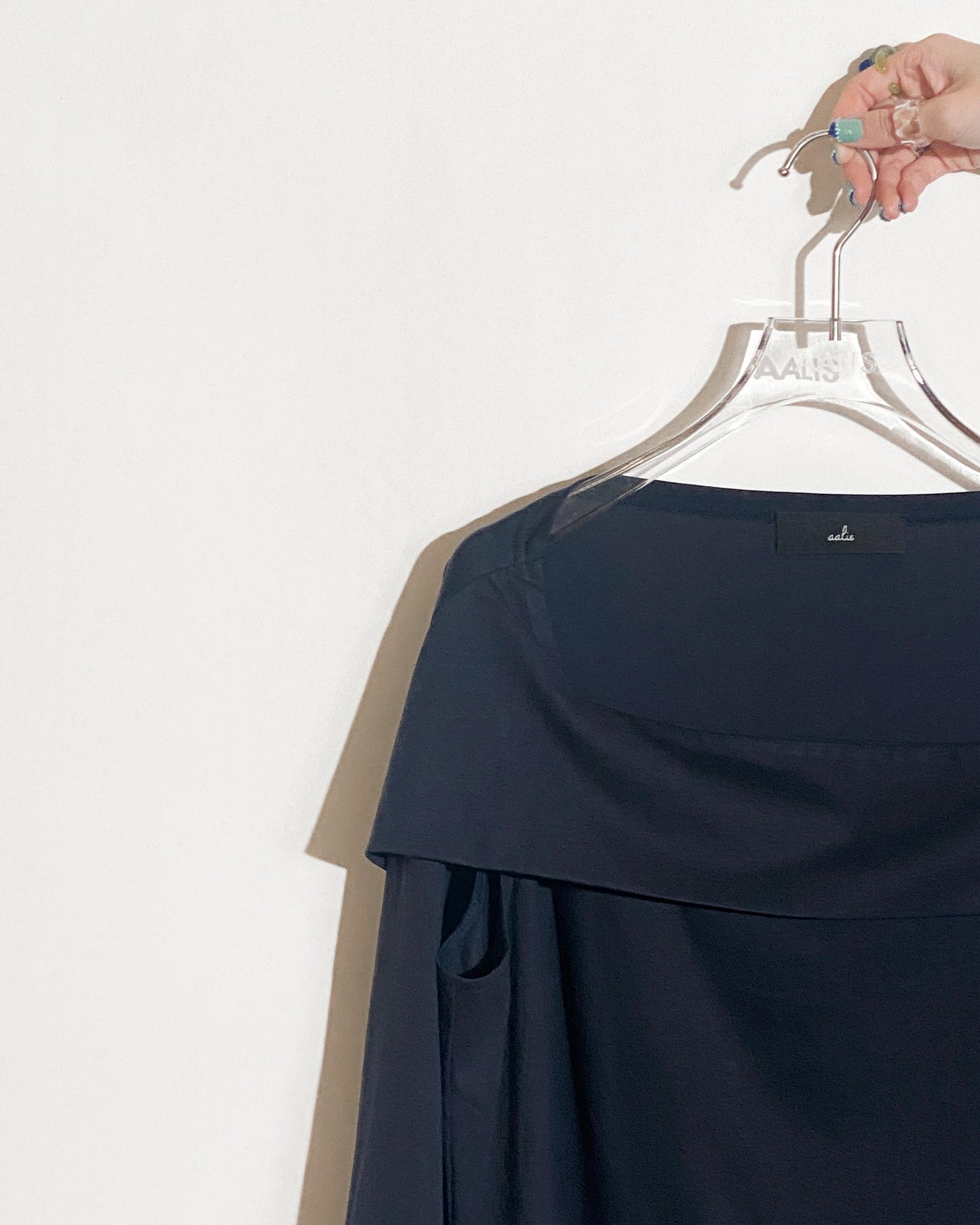 aalis RENI off shoulder knit cape top (Navy)
