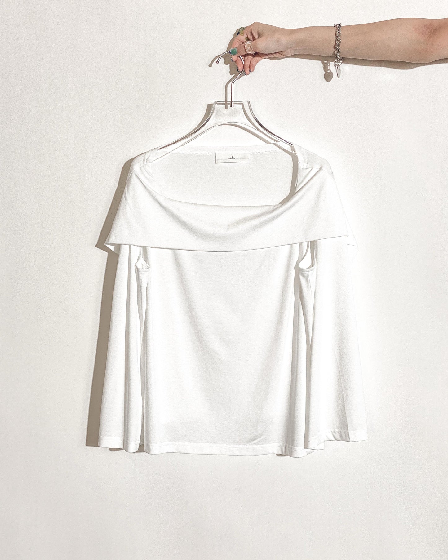 aalis RENI off shoulder knit cape top (White)