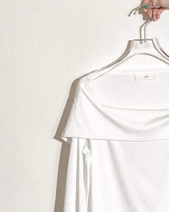 aalis RENI off shoulder knit cape top (White)