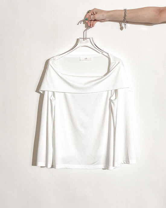 aalis RENI off shoulder knit cape top (White)