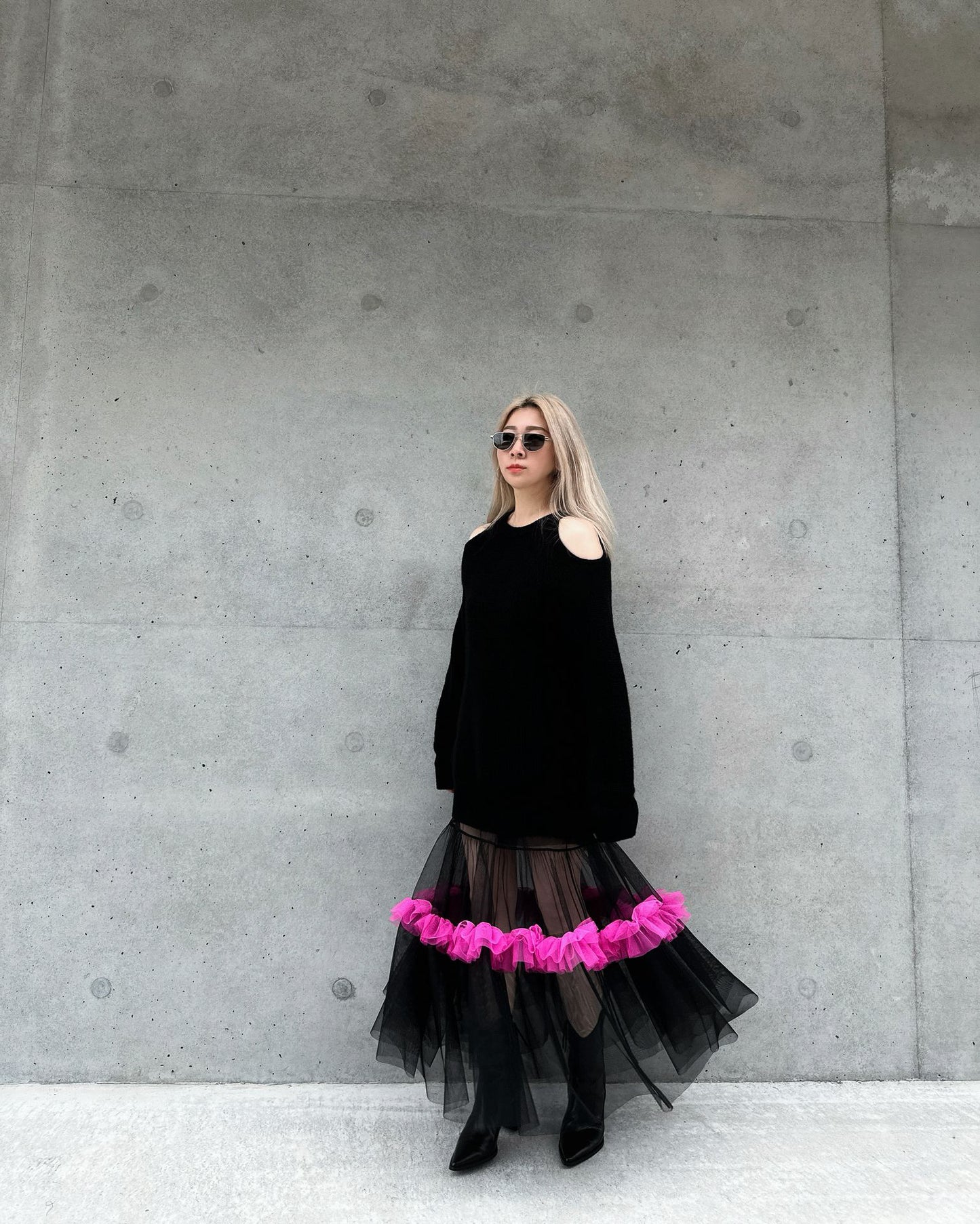 (Pre-order) aalis WISTA mesh ruffle detail skirt (Black Magenta)