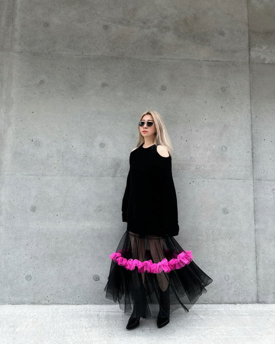 (Pre-order) aalis WISTA mesh ruffle detail skirt (Black Magenta)