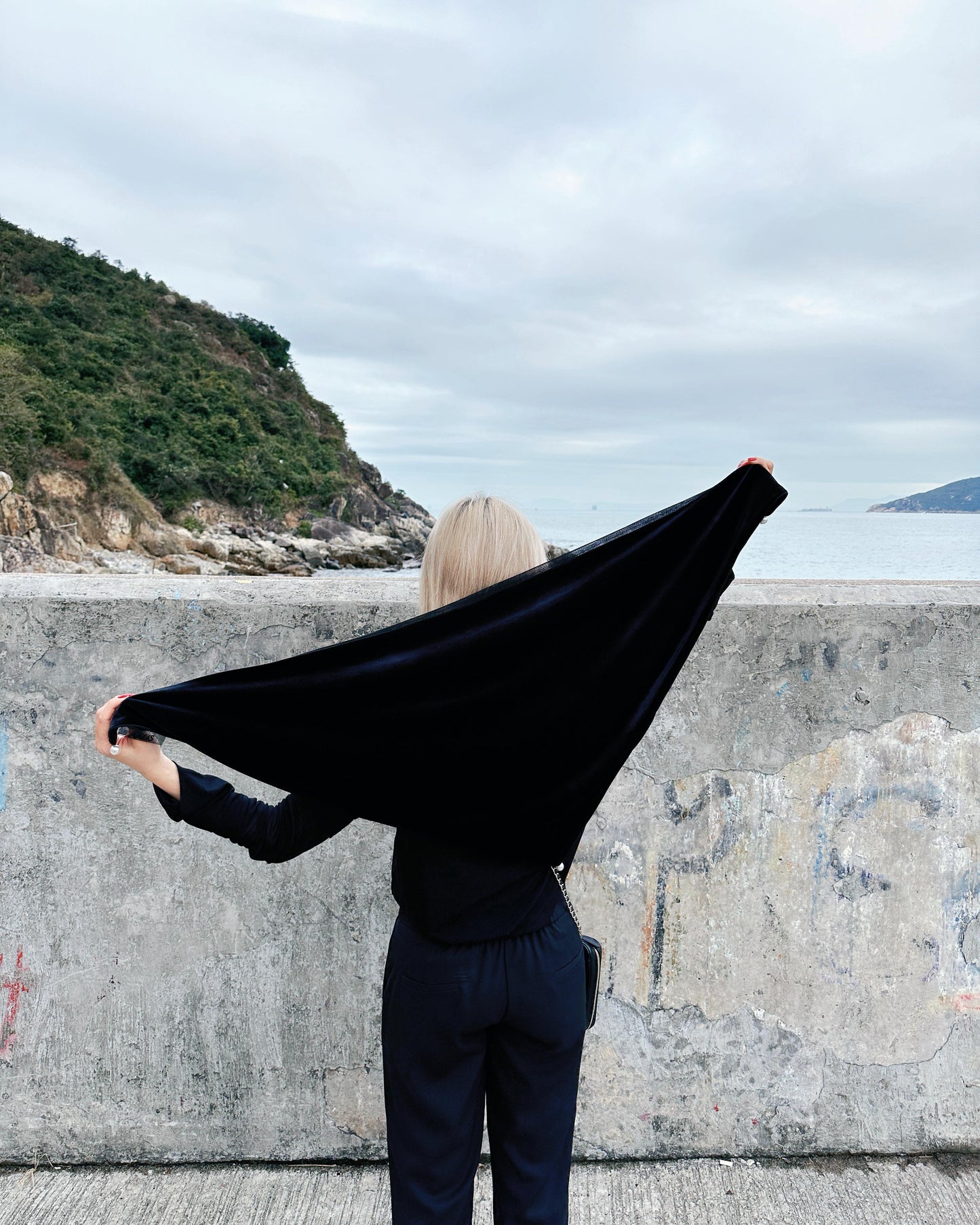 aalis IRA pearl velvet scarf (Black)