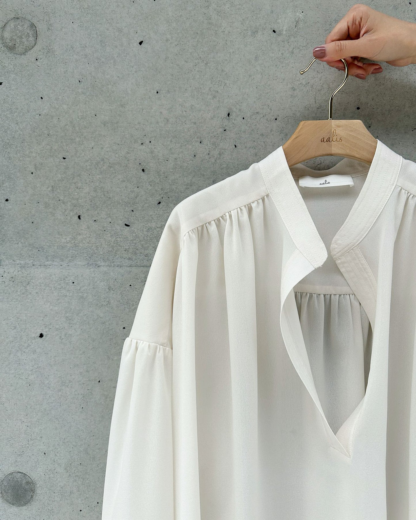 aalis JEANY oversized gathered blouse (Ivory)