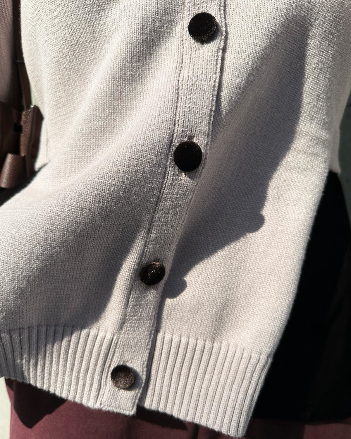 (Pre-order) aalis CHARLEE velvet panel V neck cardigan (Dusty Pink)