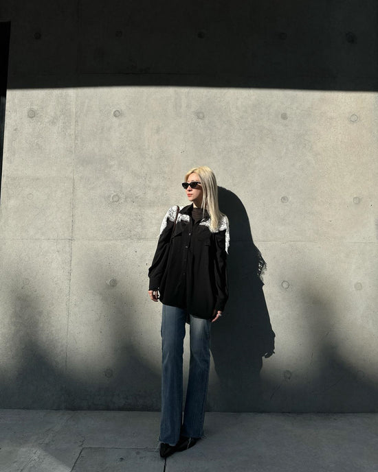 aalis REESE LACE cape panel on shoulder oversized shirt (Black)