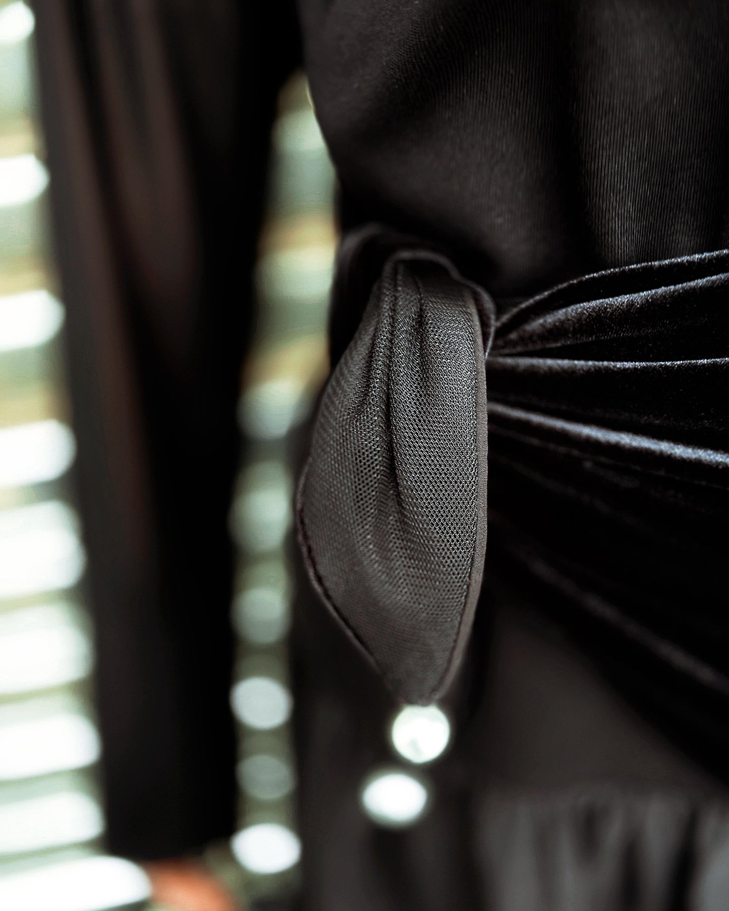 aalis IRA pearl velvet scarf (Black)