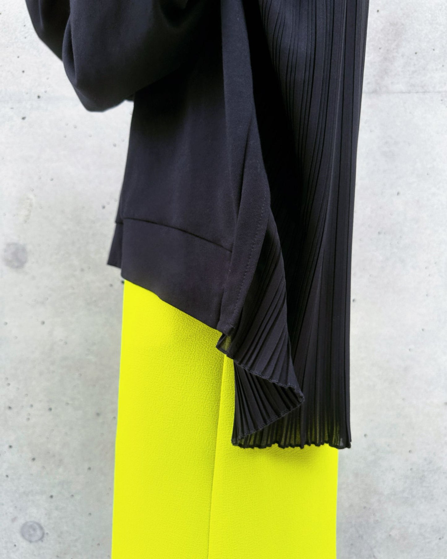 aalis PARMA pleated chiffon hoodie (Black)