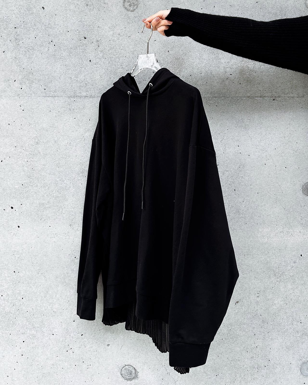 aalis PARMA pleated chiffon hoodie (Black)
