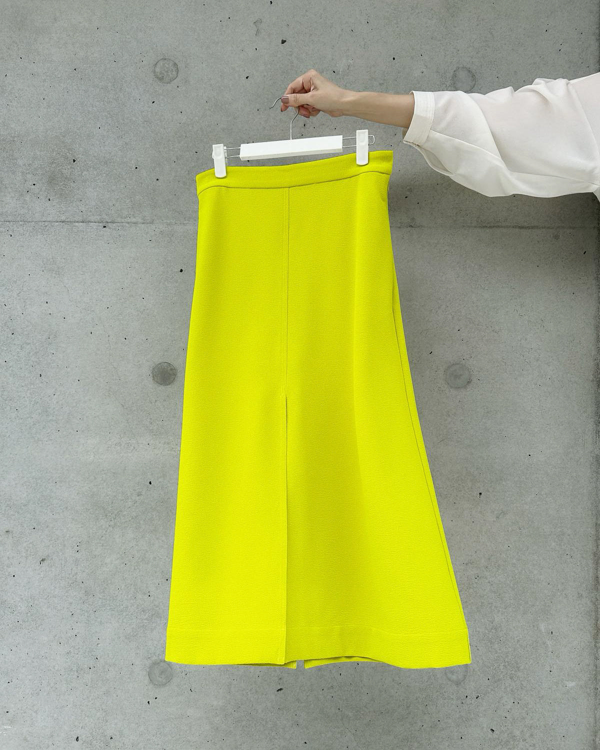 aalis MARNIE slit detail midi A line skirt (Neon Green)