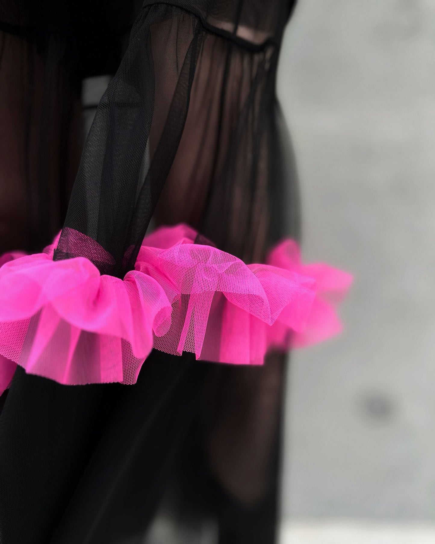 (Pre-order) aalis WISTA mesh ruffle detail skirt (Black Magenta)