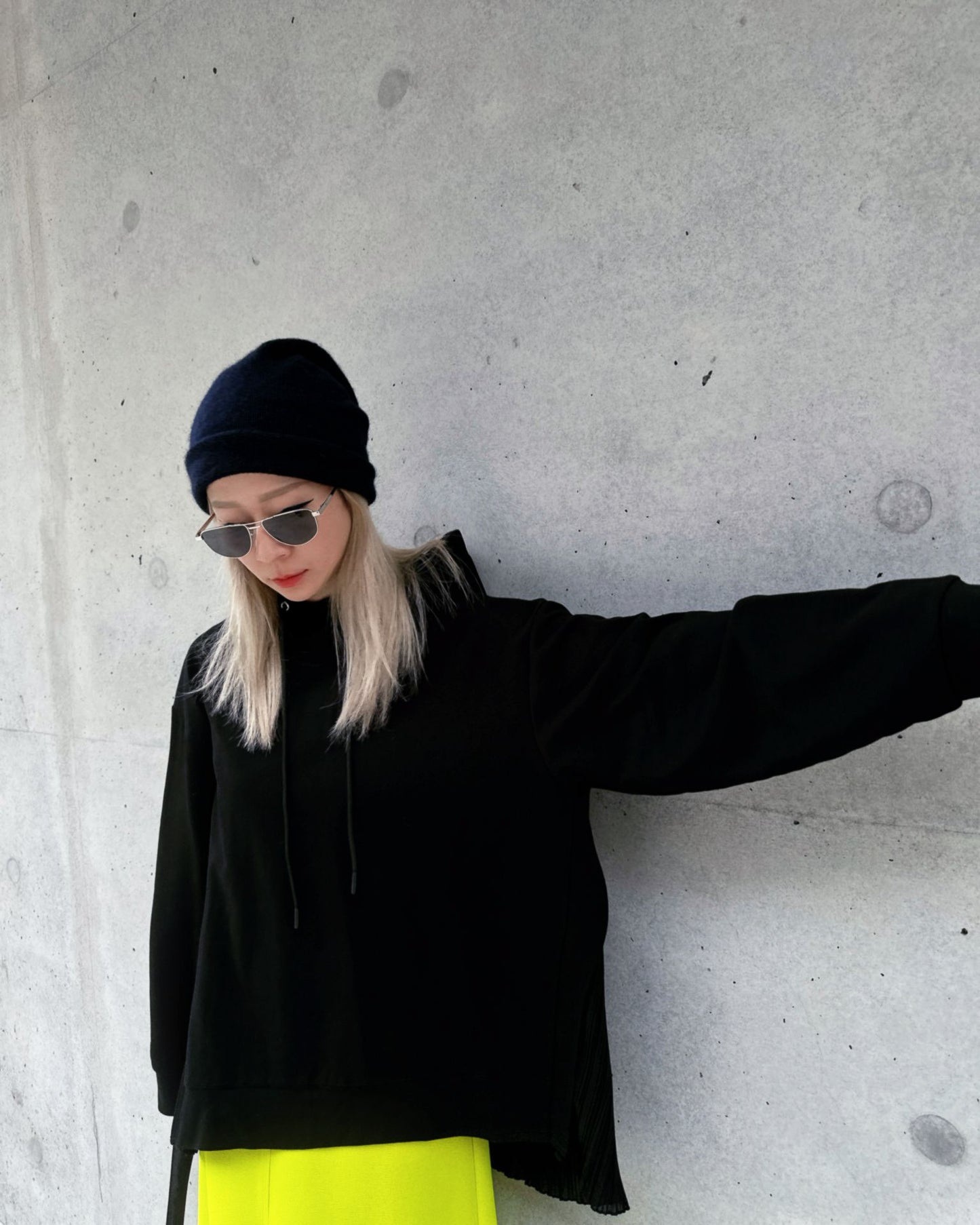 aalis PARMA pleated chiffon hoodie (Black)