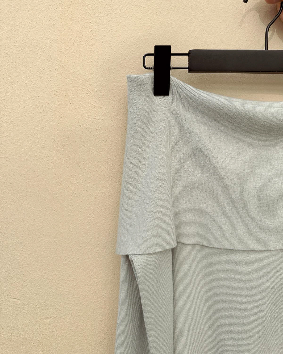 aalis ROY knitted off shoulder L/S top (Lt Grey)