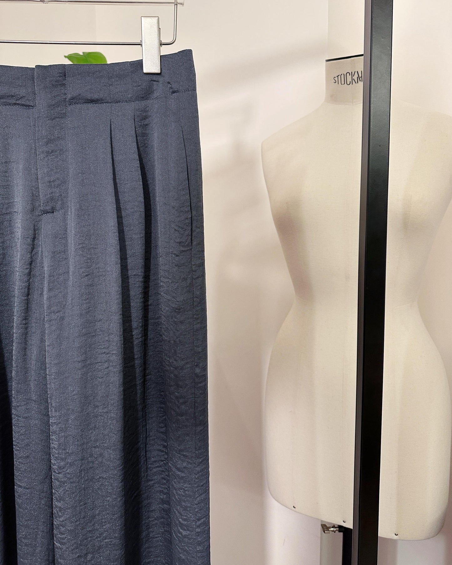 aalis OSDA flowy semi sheer pants (Grey Blue)