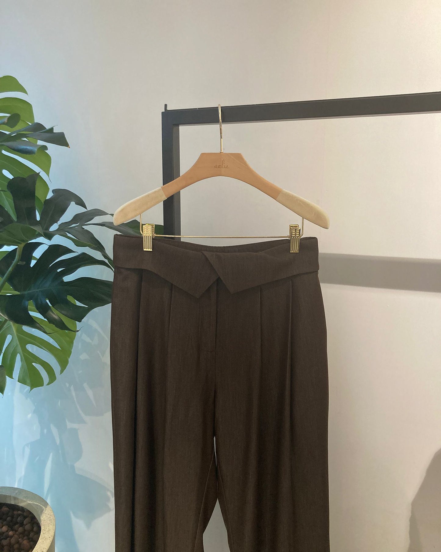 aalis LAIRA SS26 tuxedo belt super comfort pants (Brown)
