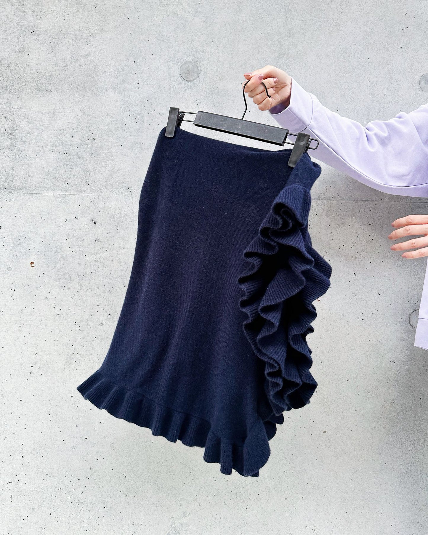 aalis LUCIE FW25 cashmere scarf (Dark blue)