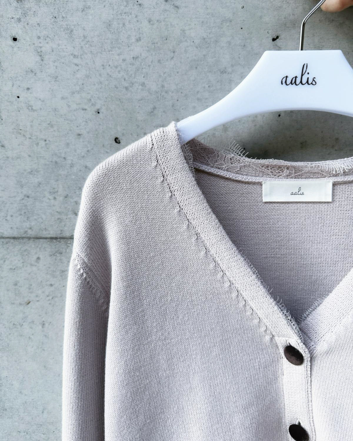 (Pre-order) aalis CHARLEE velvet panel V neck cardigan (Dusty Pink)