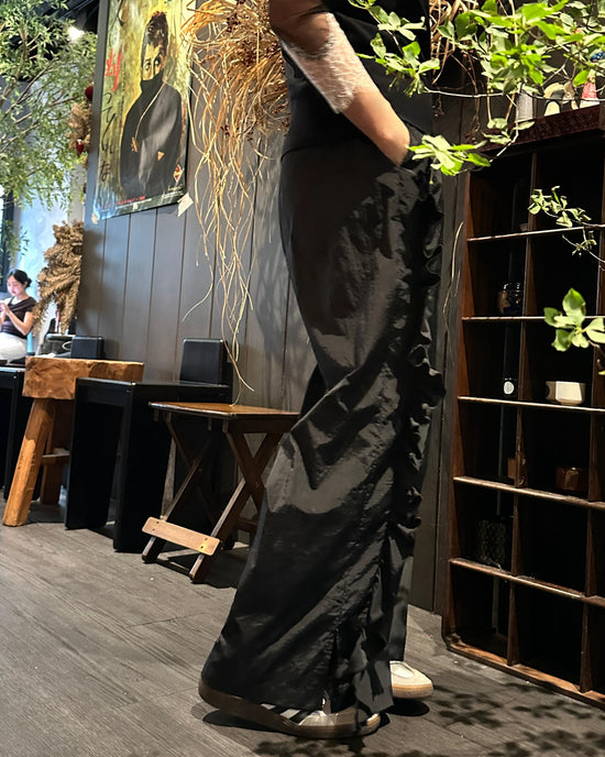 aalis TEIF two side ruffle details pants (Black)