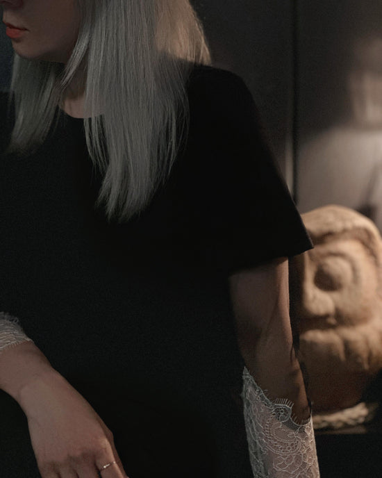 aalis AMARA SS25 mesh lace trim S/S top (Black)