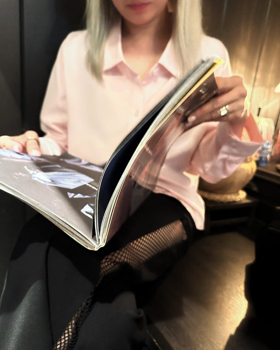 aalis INTI mesh detail low collar shirt (Light pink)