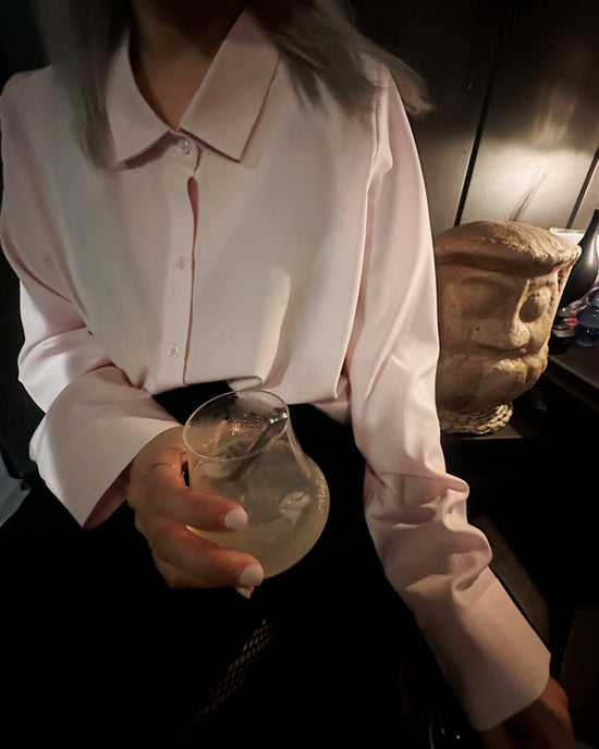 aalis INTI mesh detail low collar shirt (Light pink)