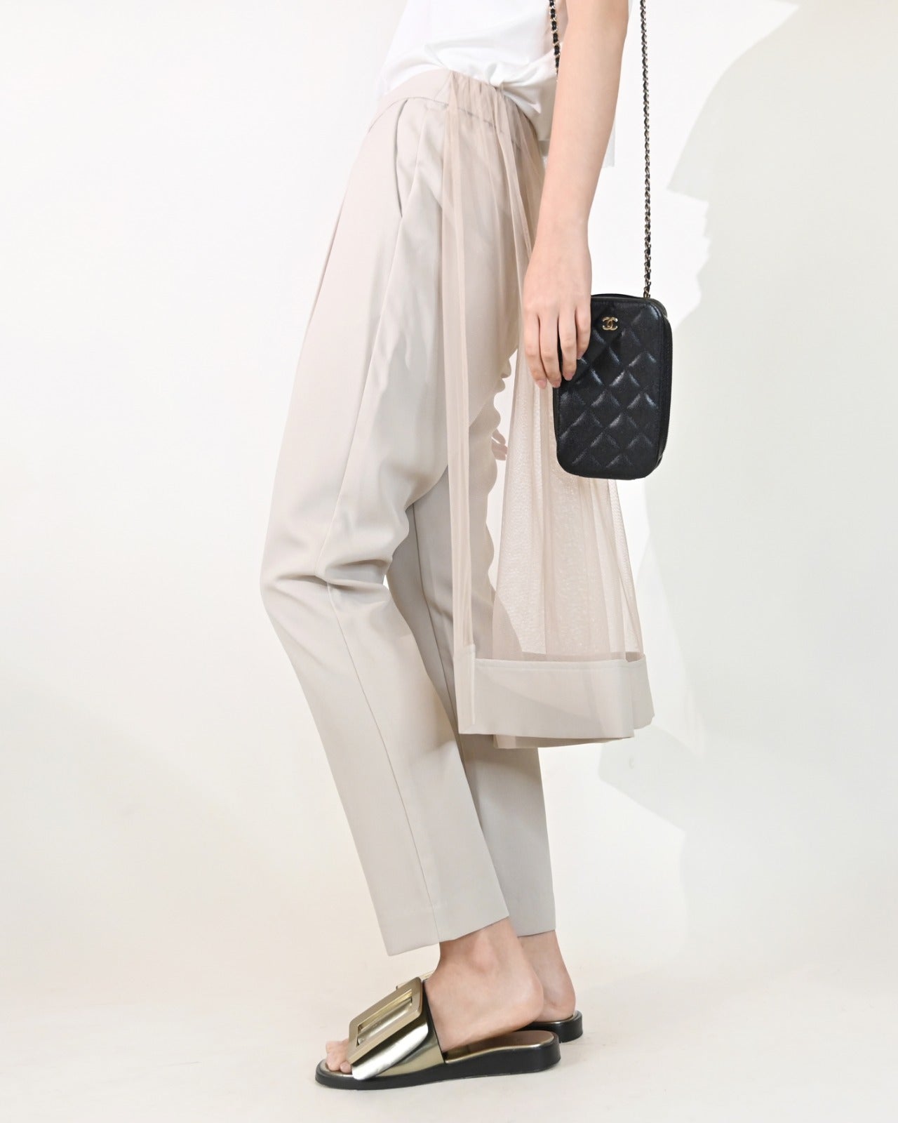 Load image into Gallery viewer, aalis USUN mesh cape on the back fitted pants (Light khaki)
