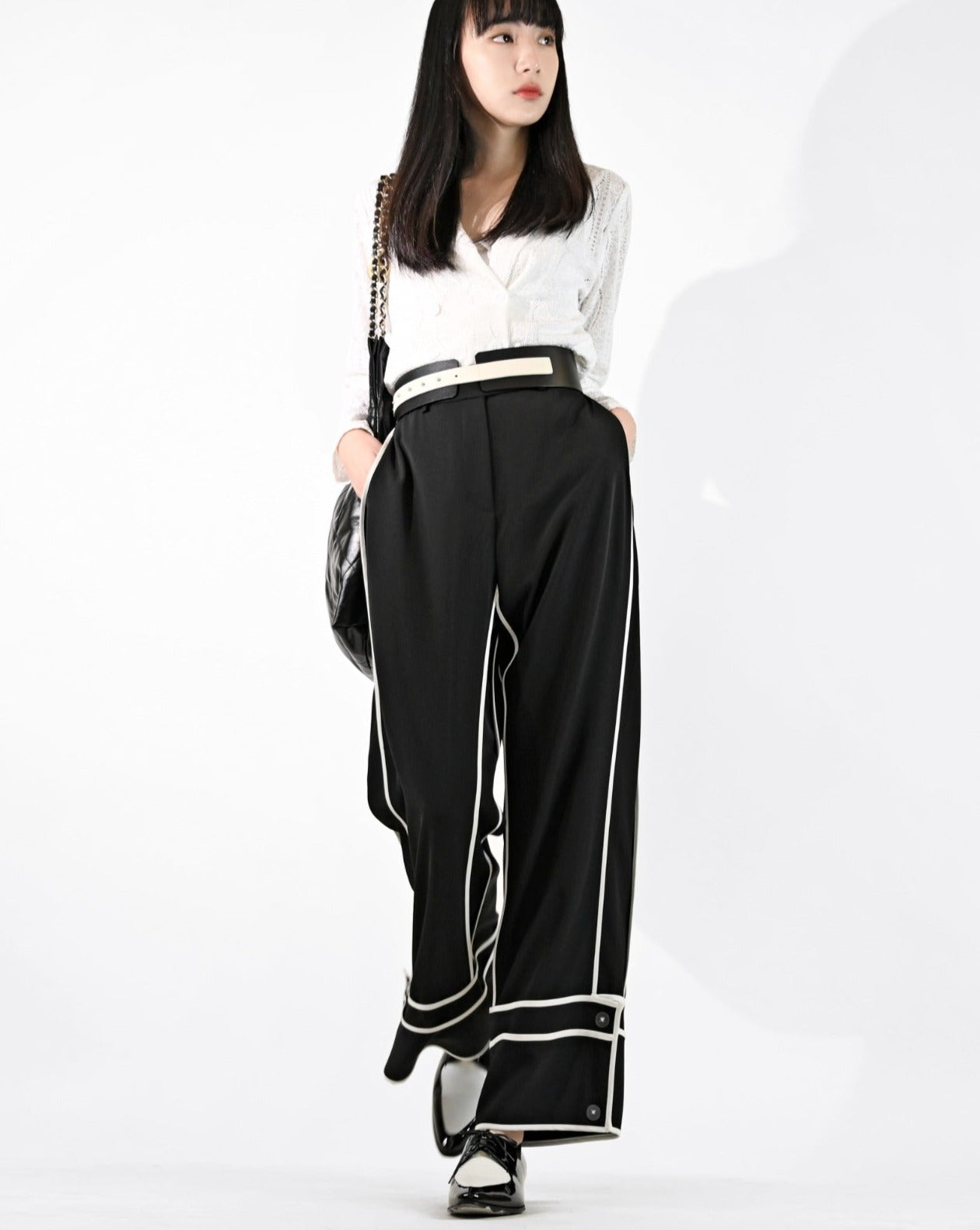 Load image into Gallery viewer, aalis CHERIKA shirt cuff hem detail relaxed suiting pants (Black)
