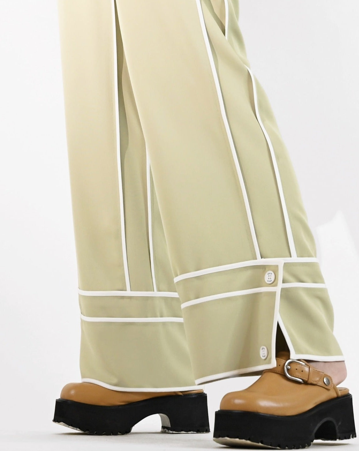 Load image into Gallery viewer, aalis CHERIKA shirt cuff hem detail relaxed suiting pants (Light olive)
