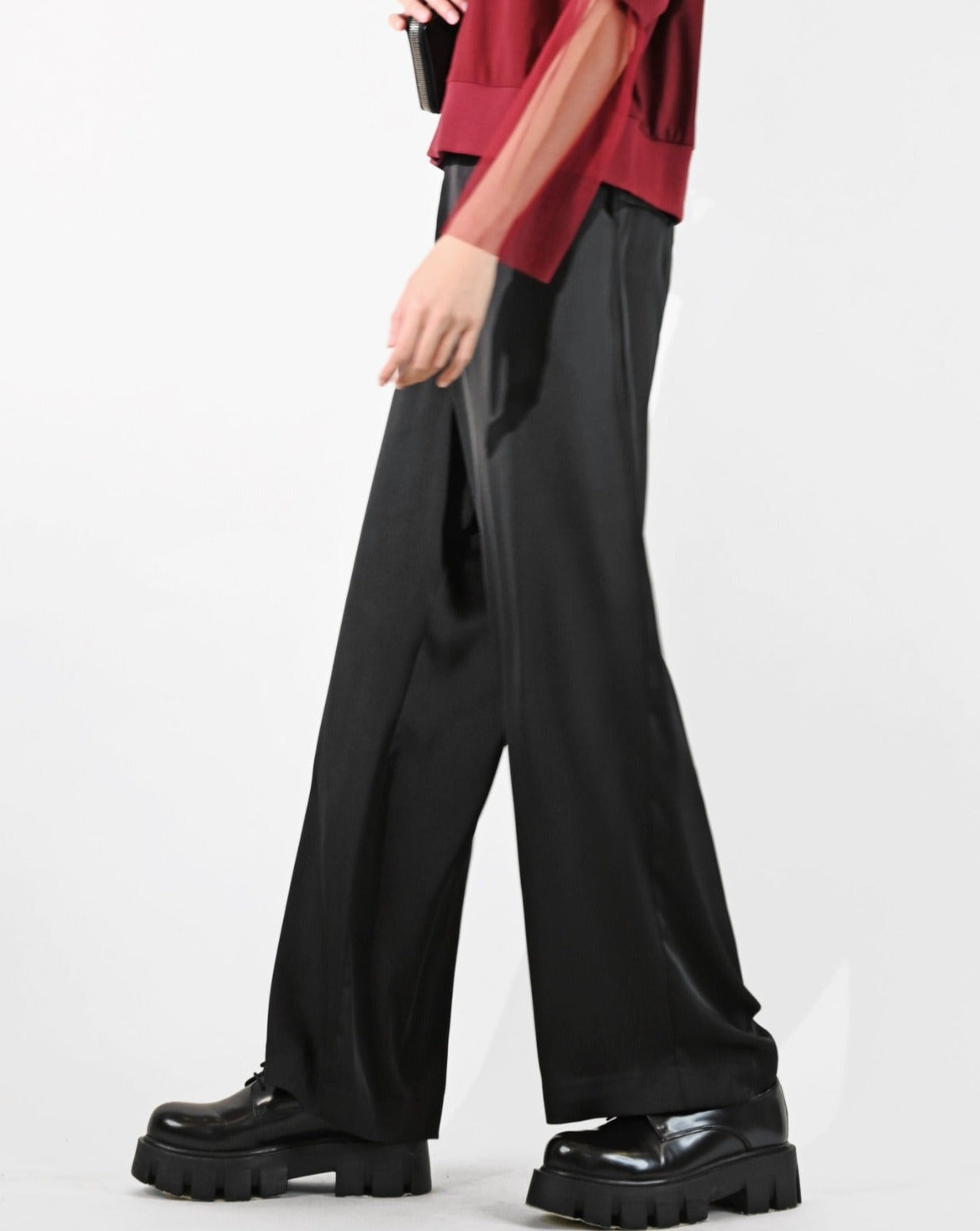 Load image into Gallery viewer, aalis ANGIE silky relaxed pants (Black)
